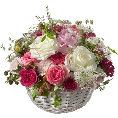 Une corbeille pleine de poésie avec des roses N° 7