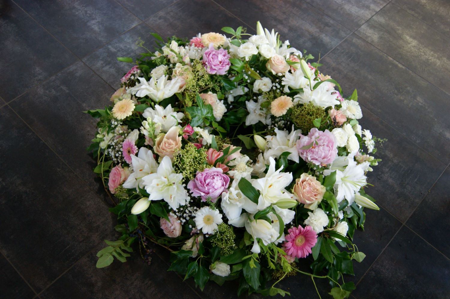 Couronne posée au sol N° 47
