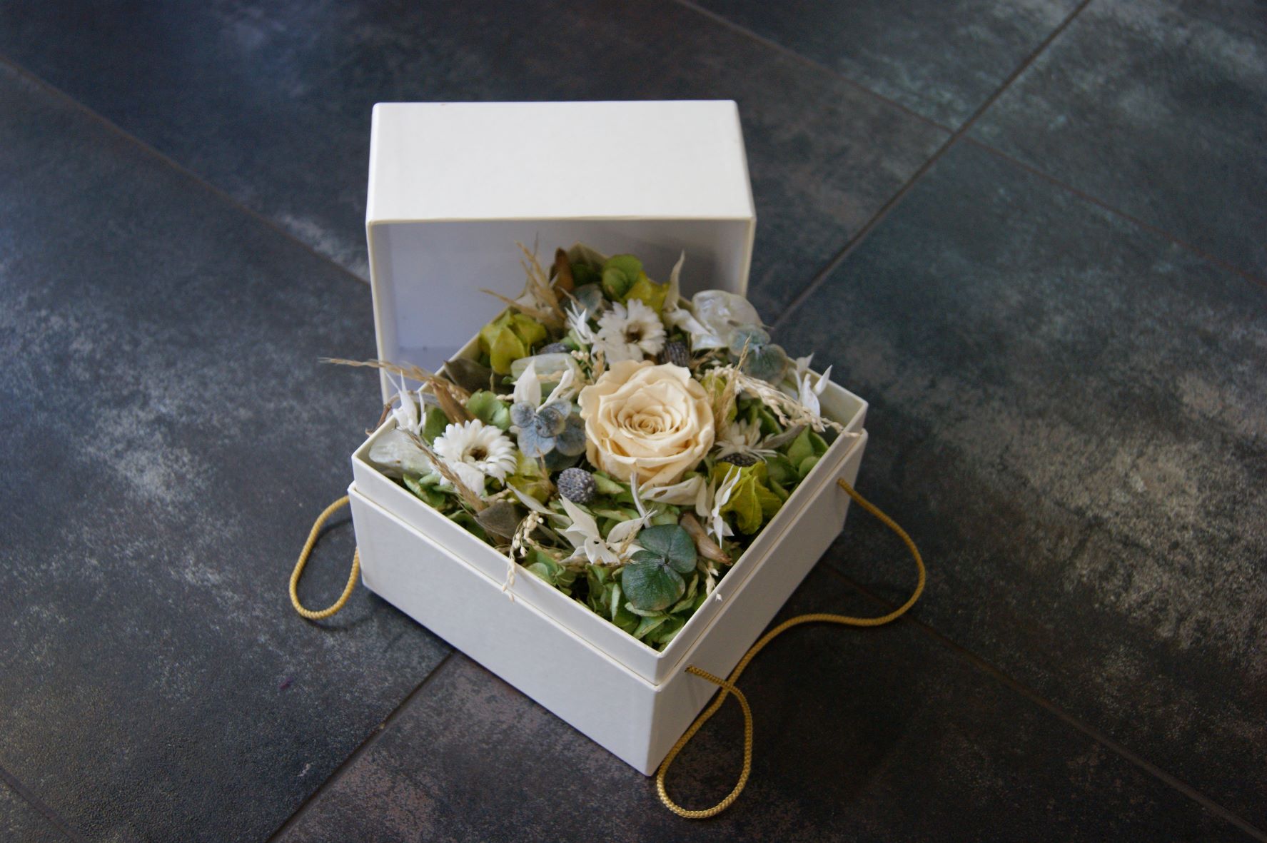 Boite de fleures séchées  Ø 15cm N° 11