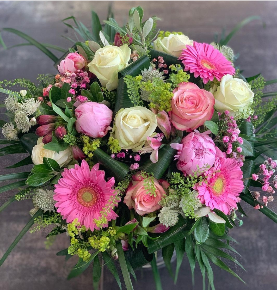 Bouquet de fleurs de saison sans vase N° 1